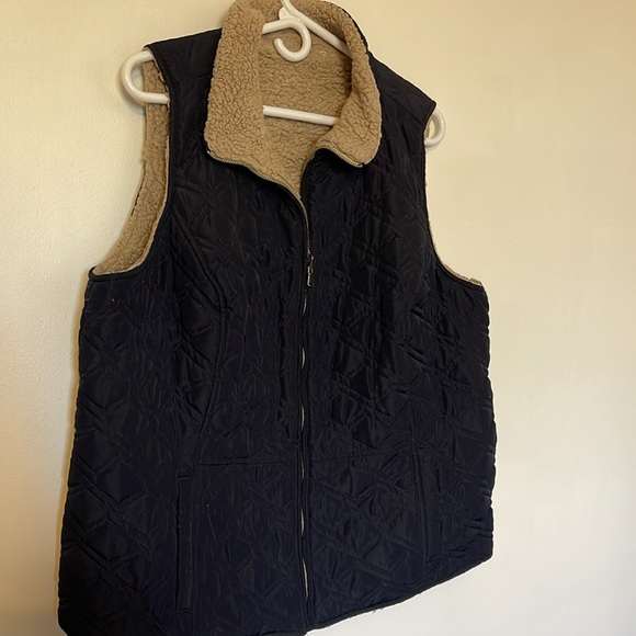 Reversible brown and black sherpa vest - Picture 2 of 5